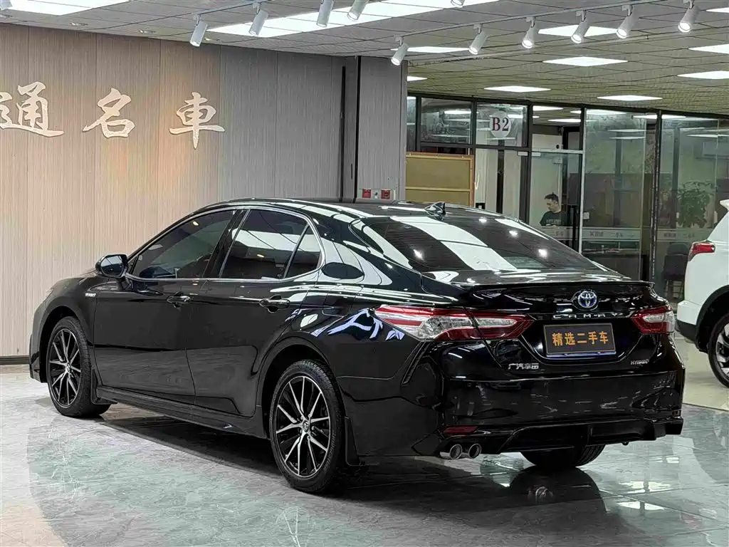 Toyota Camry 2021 — фото 4