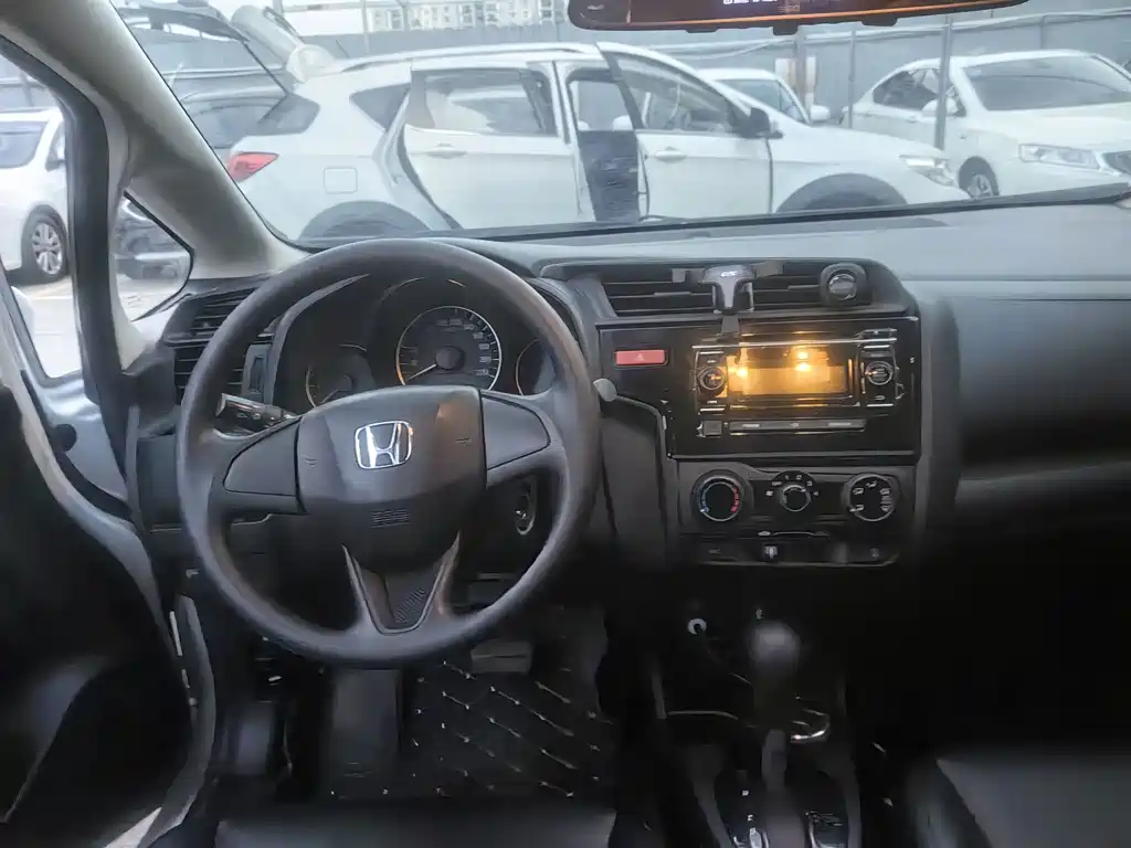 Honda Fit 2017 — фото 11