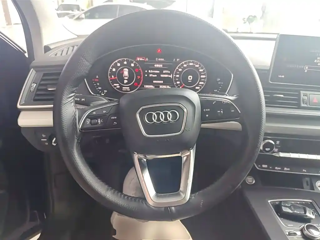 Audi Q5L 2018 — фото 11