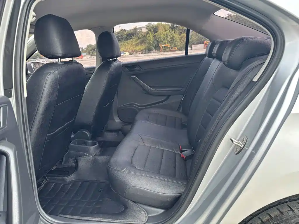 Volkswagen Jetta 2015 — фото 14