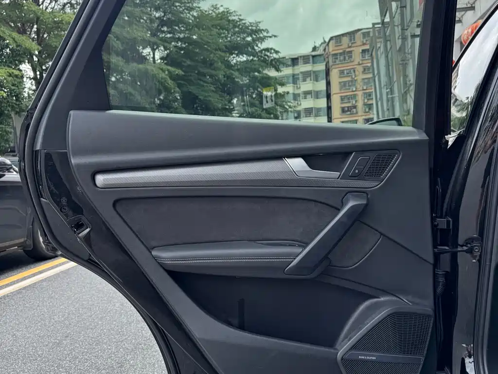 Audi Q5L Sportback 2023 — фото 10