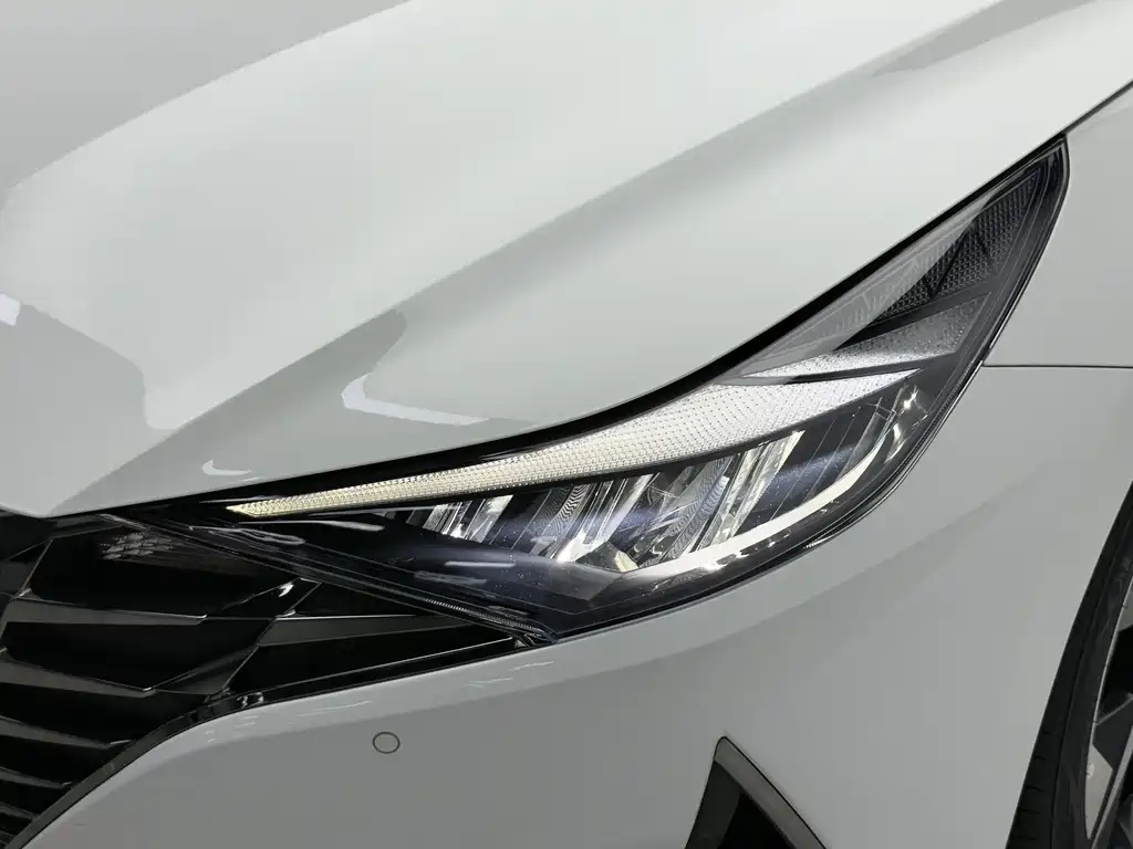 Hyundai Elantra 2023