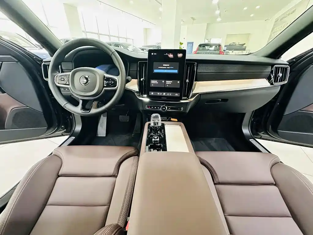 Volvo S90 Plug-In Hybrid 2026 — фото 16
