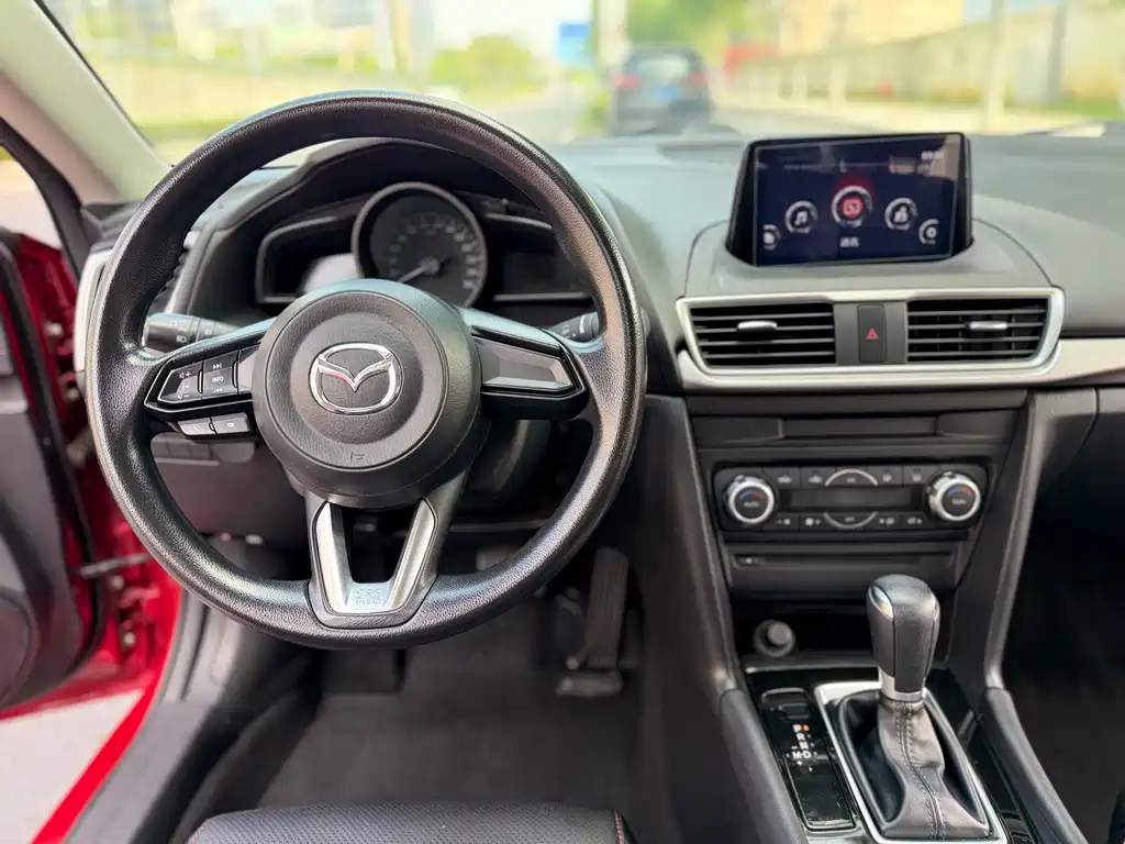 Mazda 3 Axela 2018 — фото 18