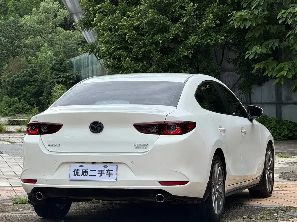 Mazda 3 Axela 2023 — фото 10