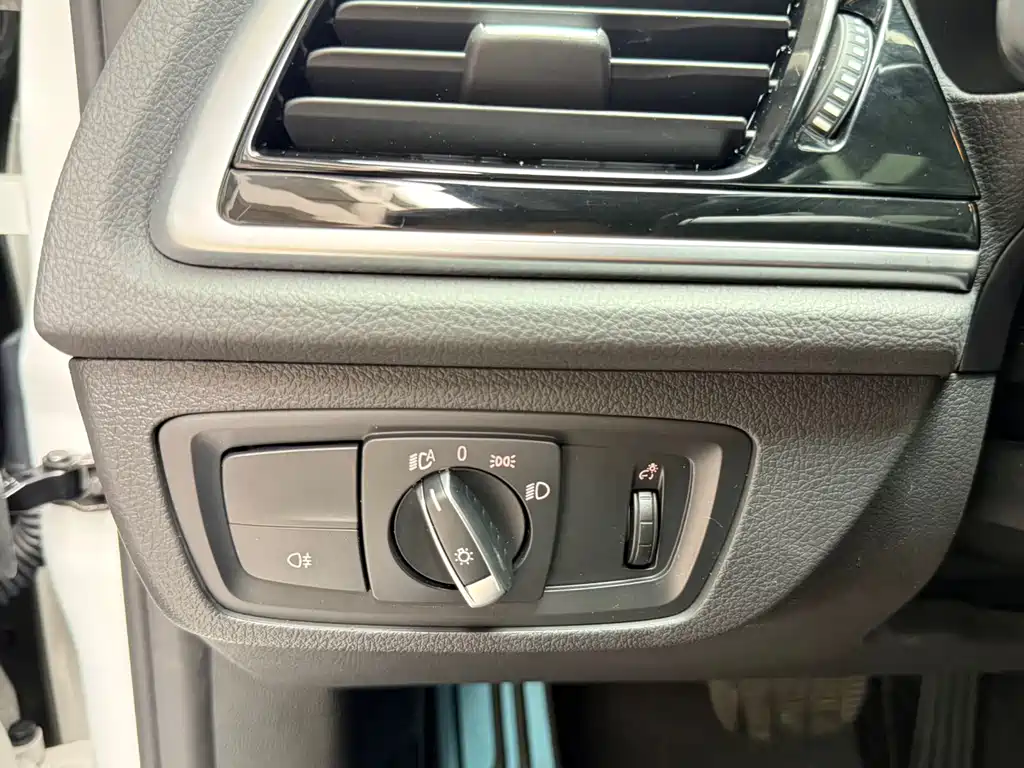 BMW 1 Series 2022 — фото 15