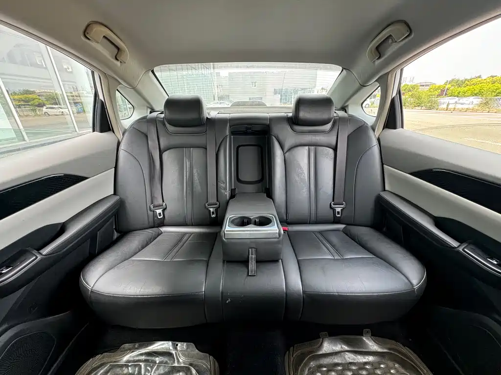 Dongfeng E70 2020