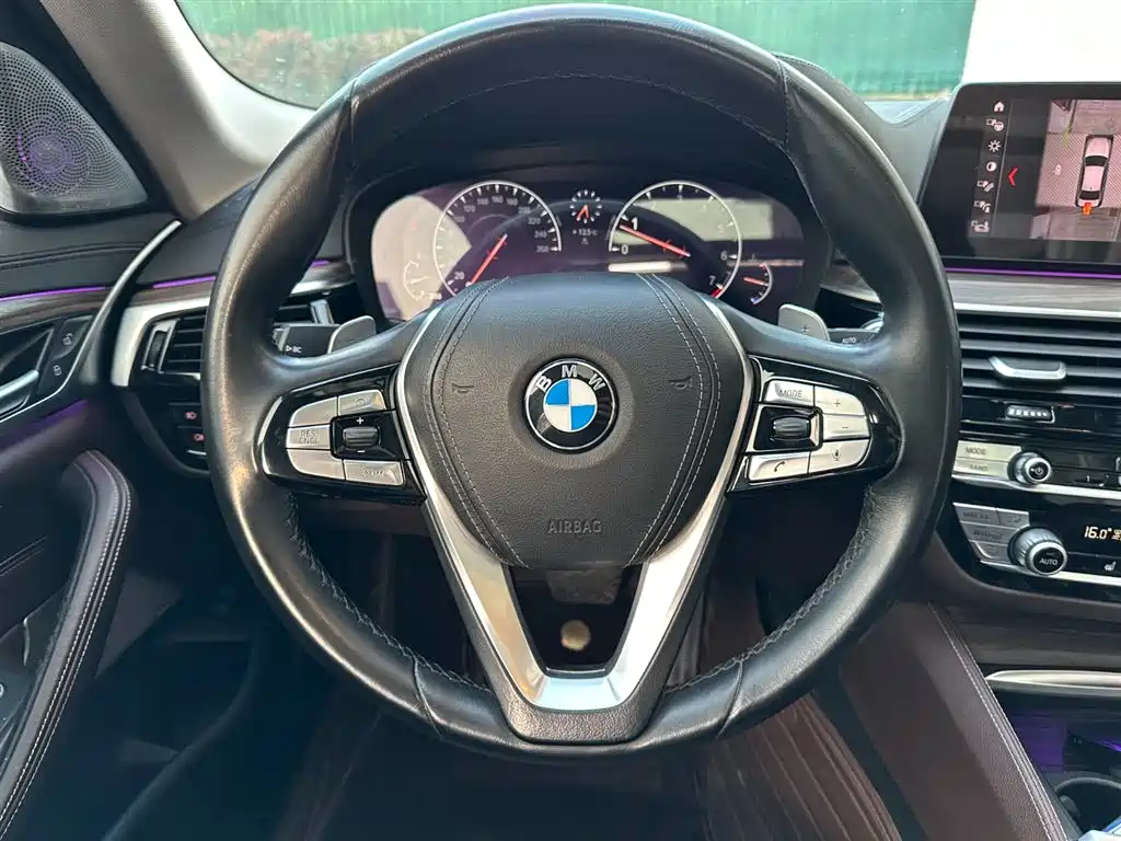BMW 5 Series 2019 — фото 17