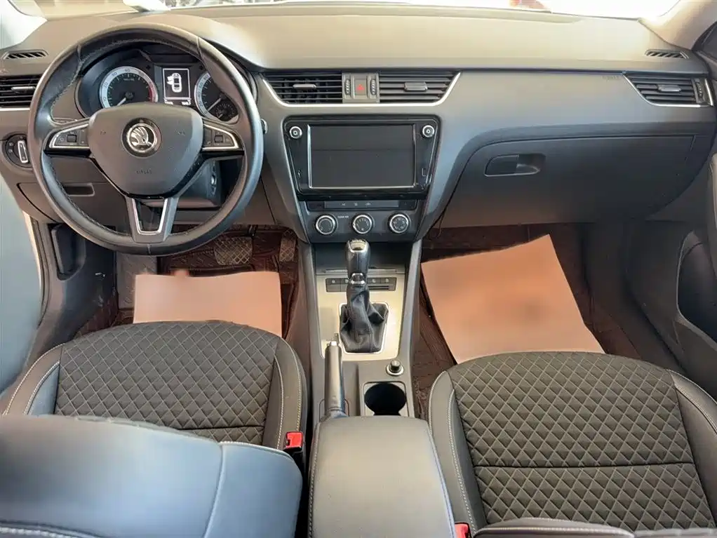 Skoda Octavia 2018 — фото 10