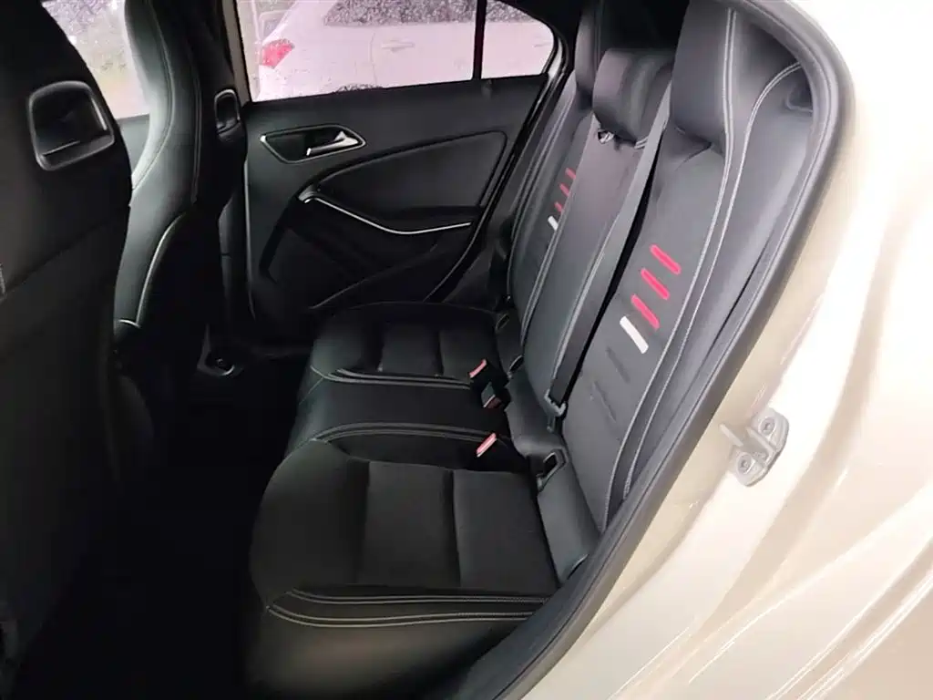 Mercedes-Benz A-Class 2016 — фото 17