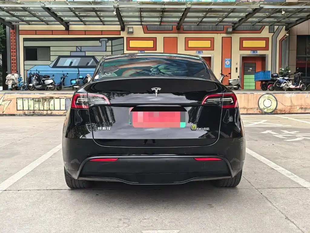 Tesla Model Y 2023 — фото 16