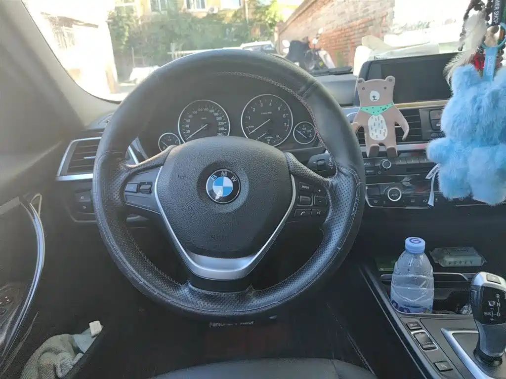 BMW 3 Series 2017 — фото 11