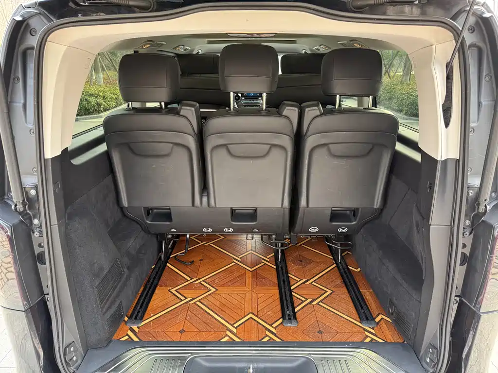 Mercedes-Benz V-Class 2022 — фото 16