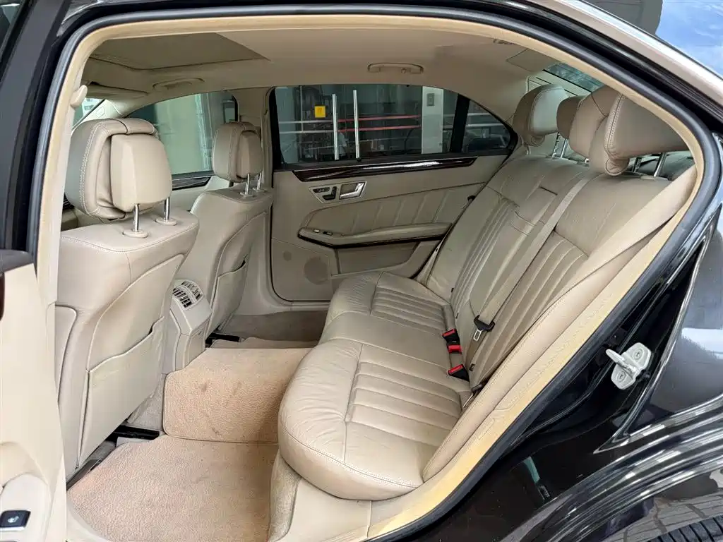 Mercedes-Benz E-Class 2012 — фото 11