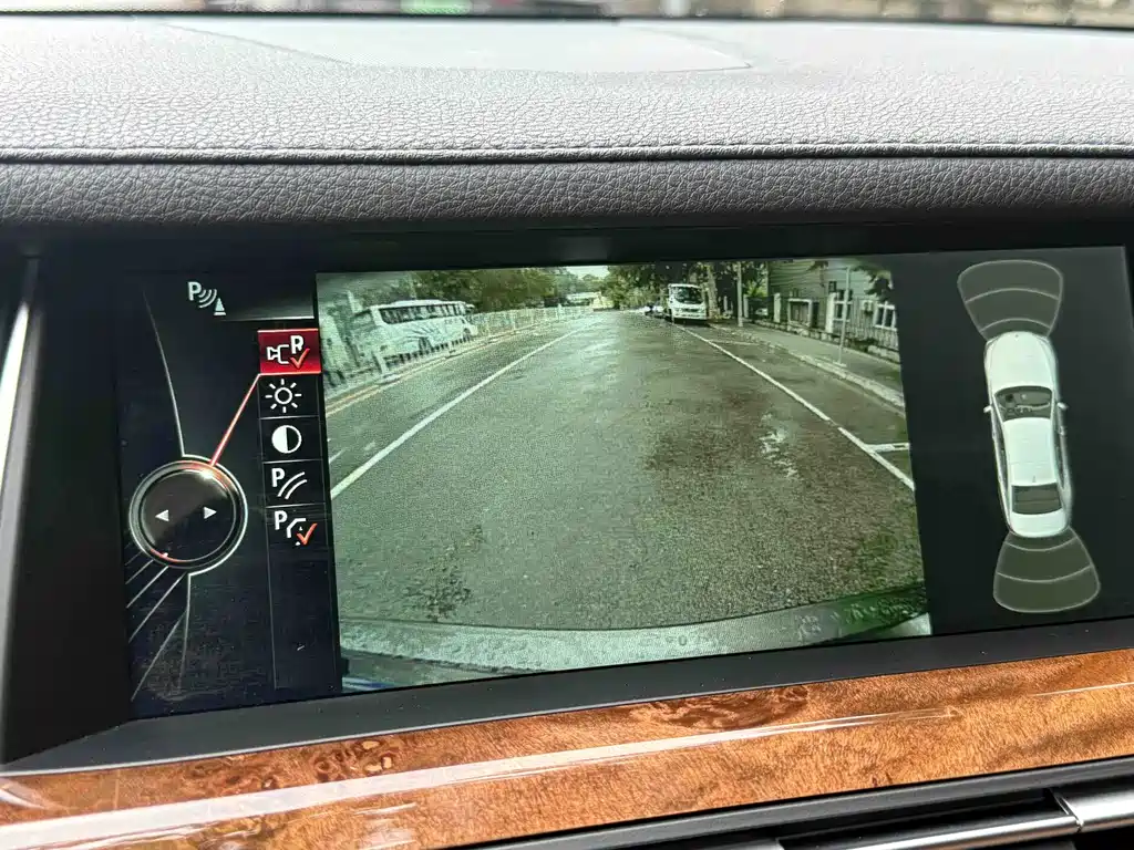 BMW 7 Series 2013 — фото 27