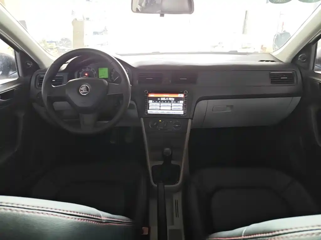Skoda Rapid 2016 — фото 10