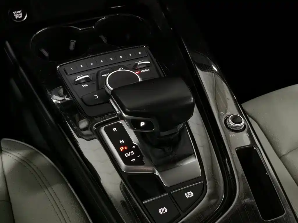 Audi A4L 2017 — фото 13
