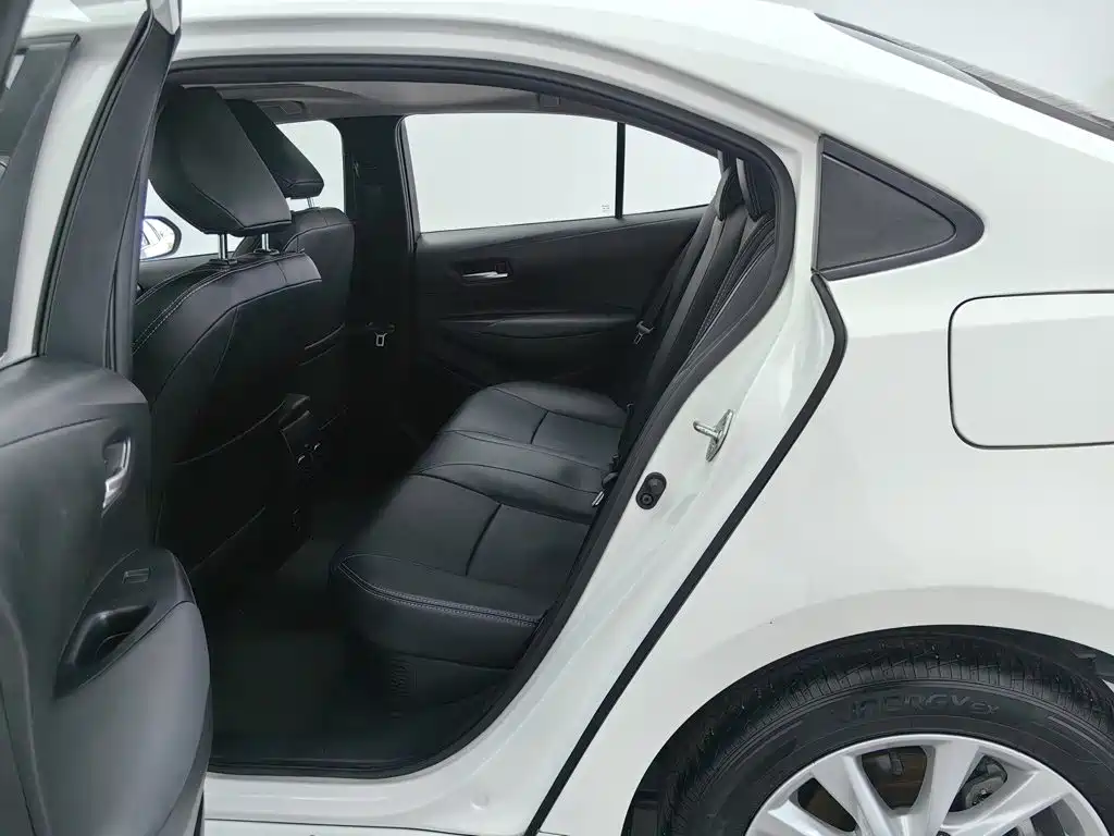 Toyota Corolla 2023 — фото 15