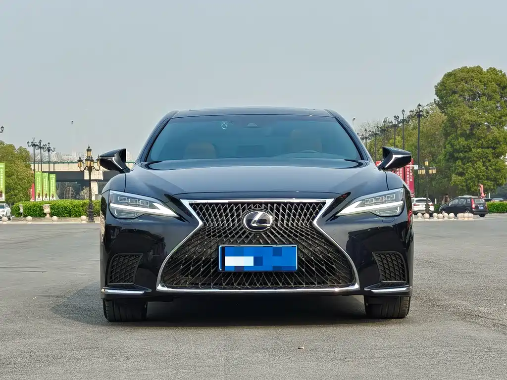 Lexus LS 2021