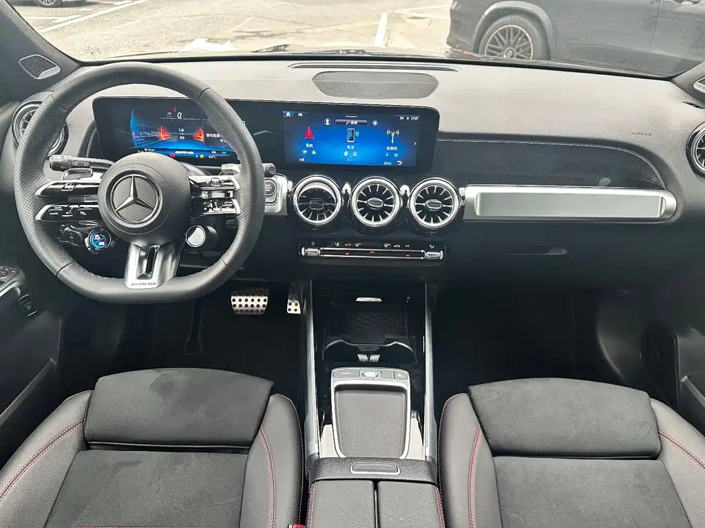 Mercedes-Benz GLB AMG 2026 — фото 9