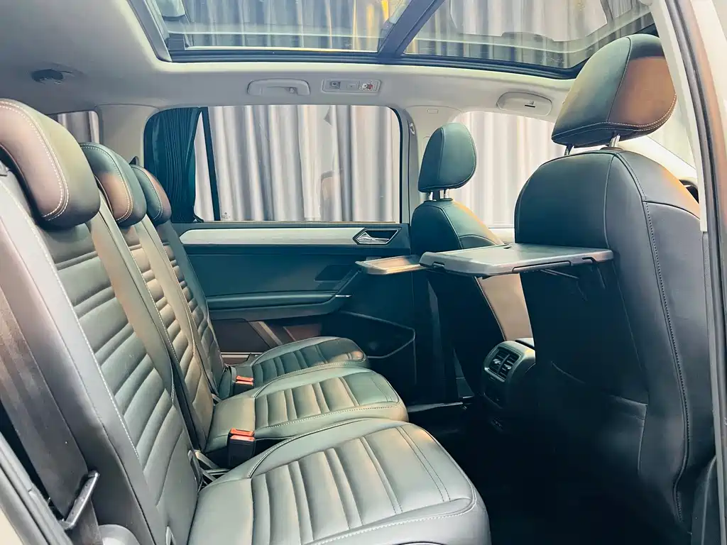 Volkswagen Touran 2018 — фото 12