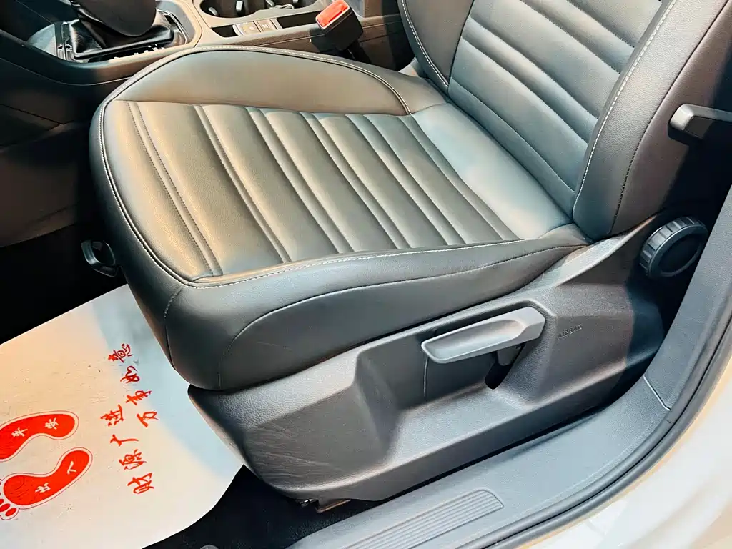 Volkswagen Touran 2018 — фото 14