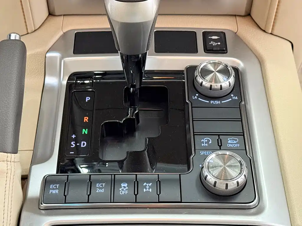 Toyota Land Cruiser 2020 — фото 12