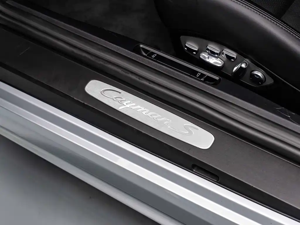 Porsche Cayman 2018 — фото 9