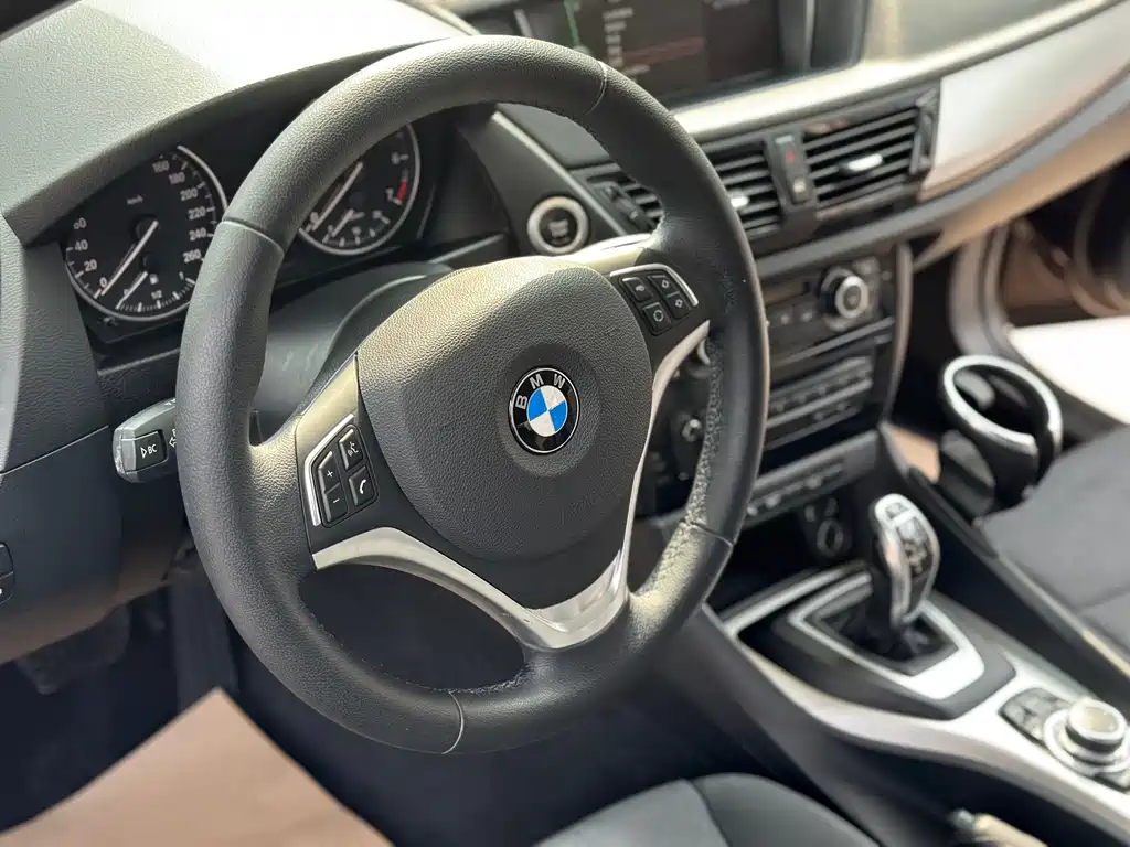 BMW X1 2015 — фото 16