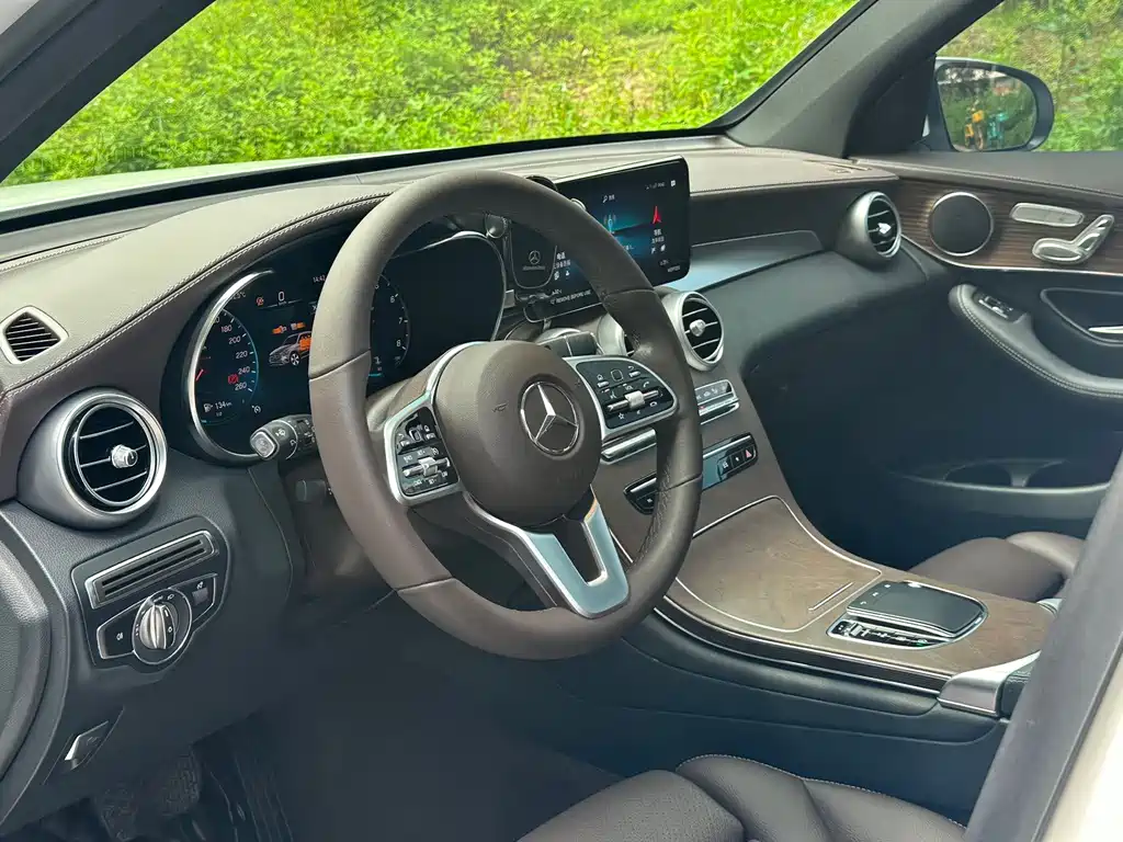 Mercedes-Benz GLC 2023