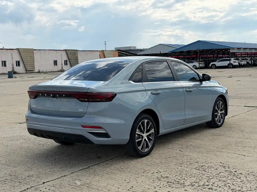 Geely Emgrand 2023