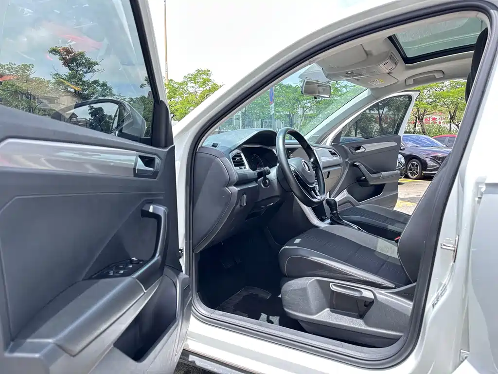 Volkswagen T-Roc 2022 — фото 11