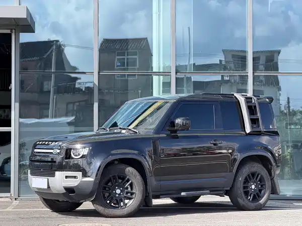 Land Rover Defender 2024