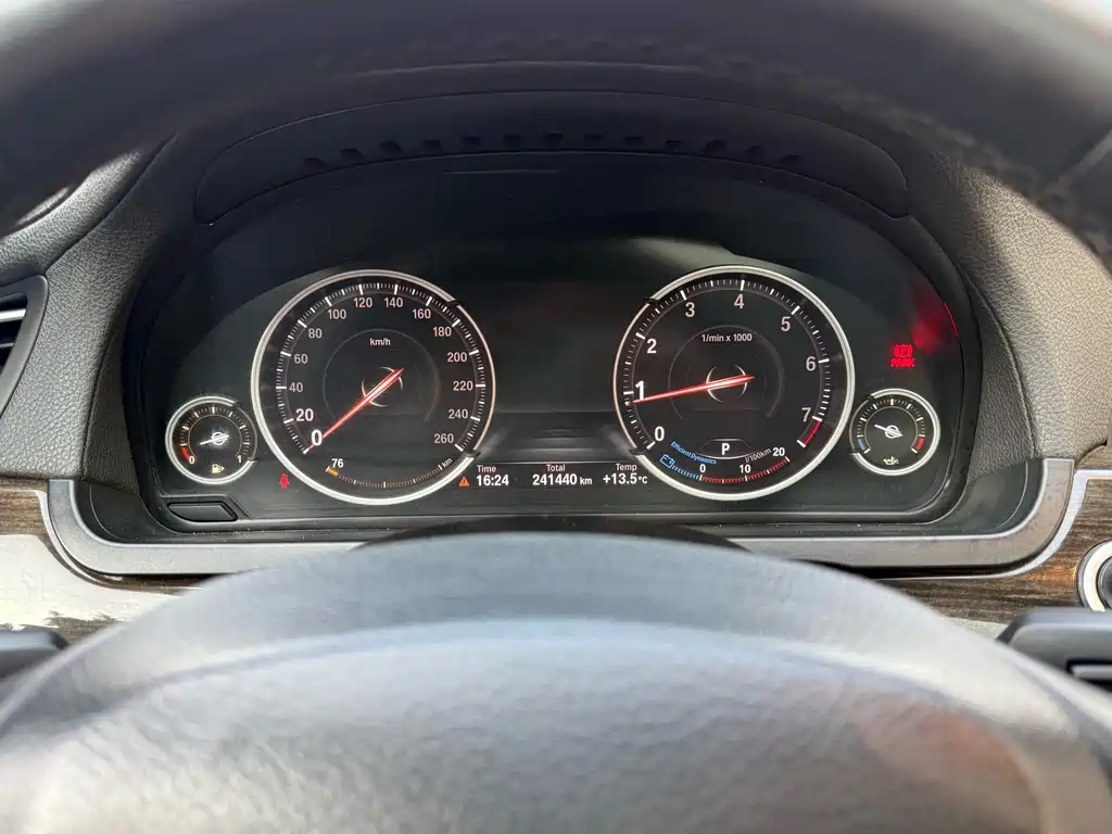 BMW 7 Series 2013 — фото 16