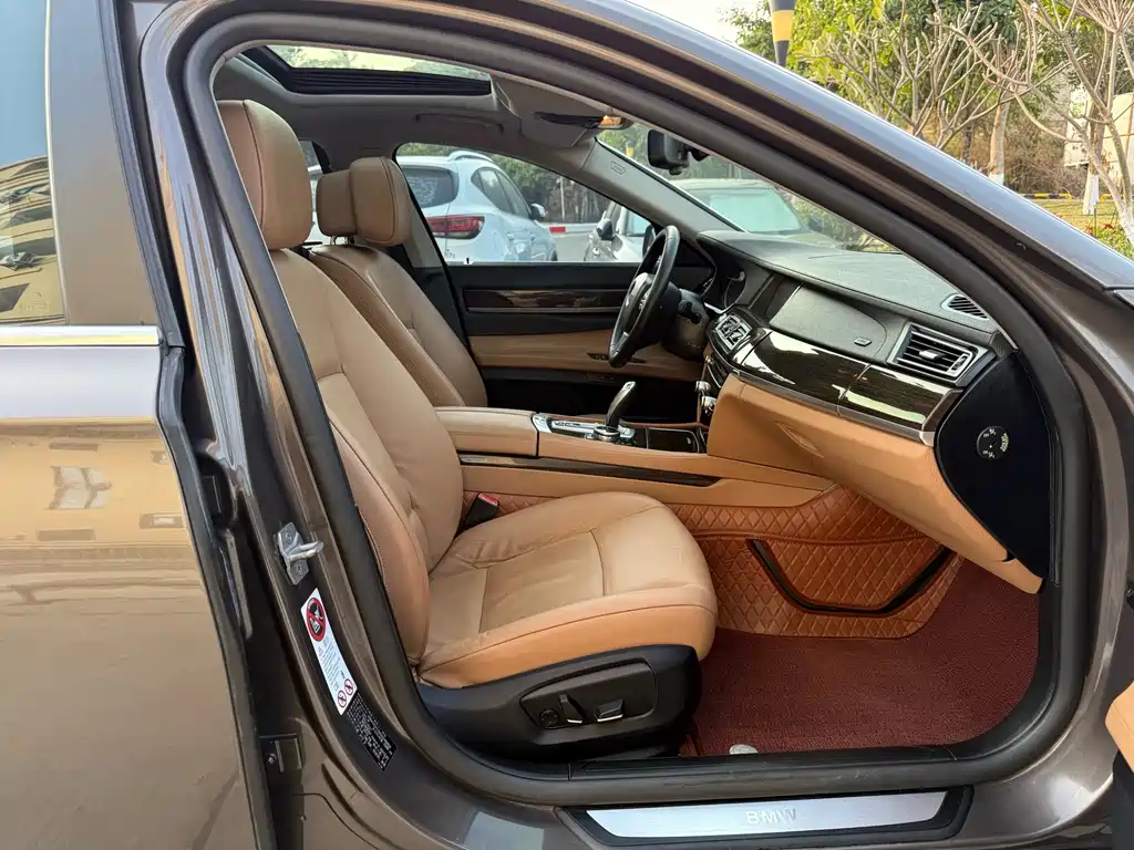 BMW 7 Series 2013 — фото 10