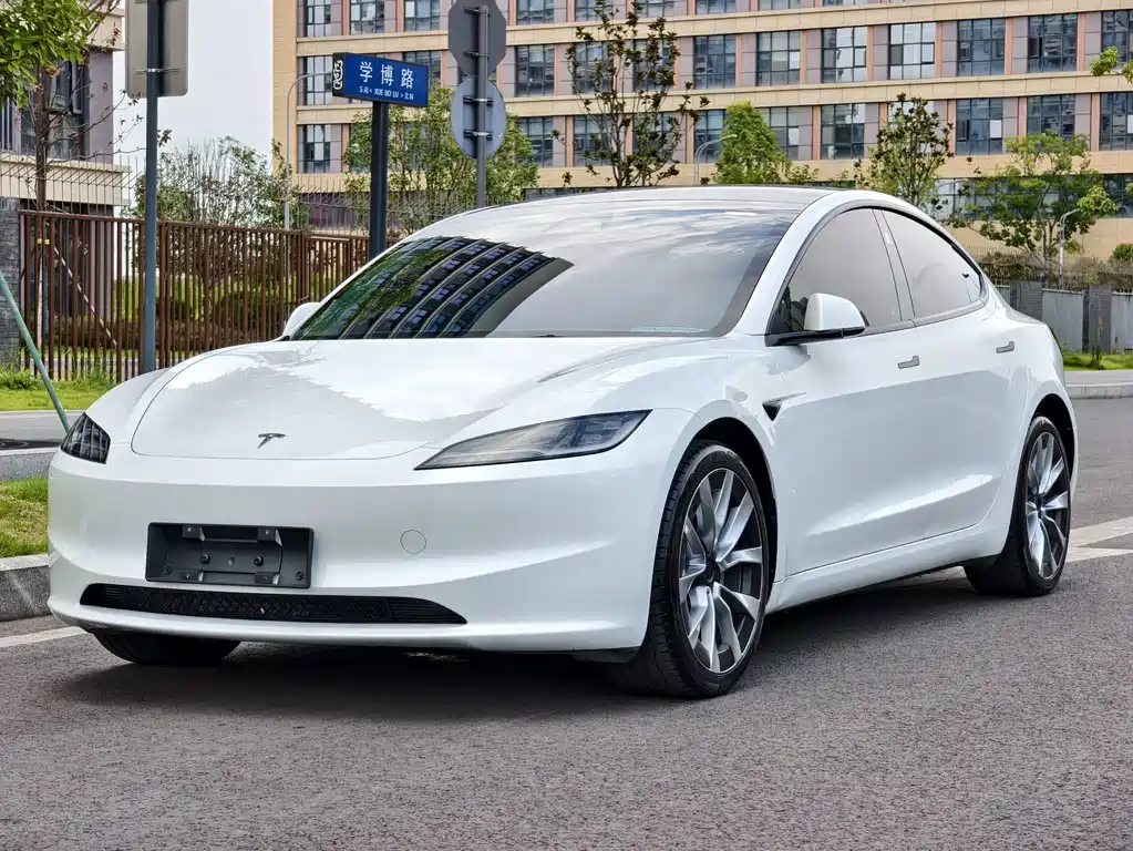 Tesla Model 3 2024 — фото 1