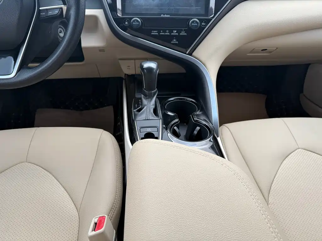 Toyota Camry 2018 — фото 13