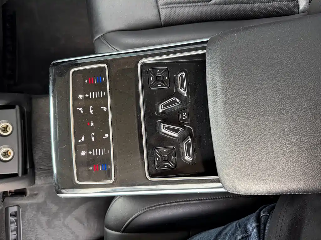 Audi A8 2020 — фото 11