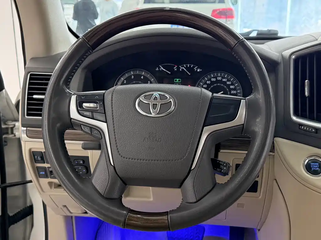 Toyota Land Cruiser 2020 — фото 6