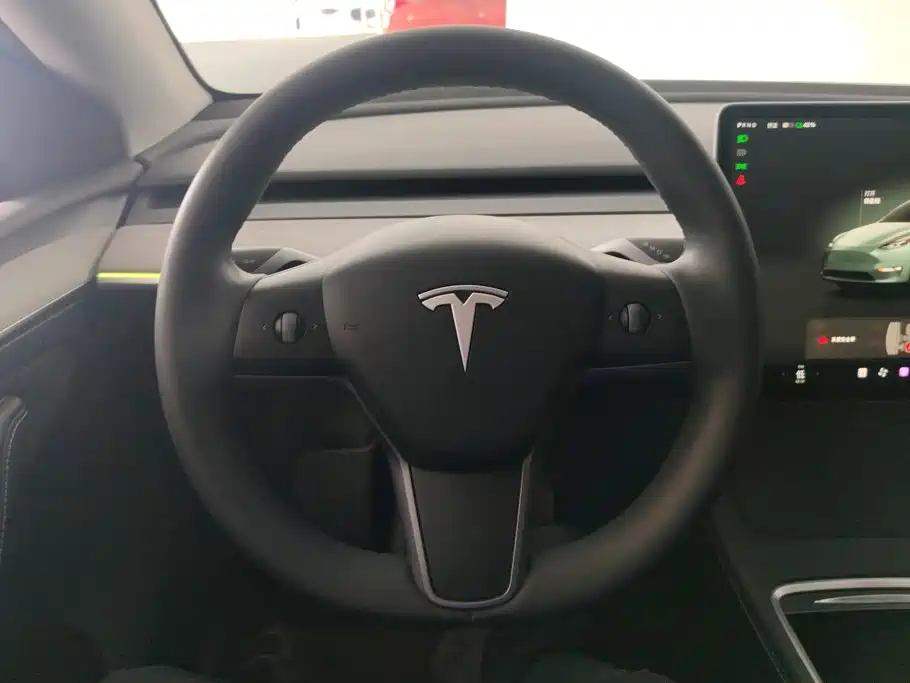 Tesla Model Y 2024 — фото 15
