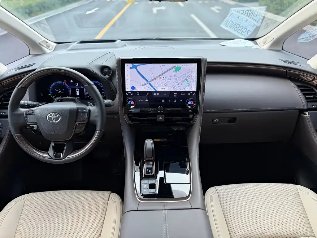 Toyota Alphard 2024 — фото 19