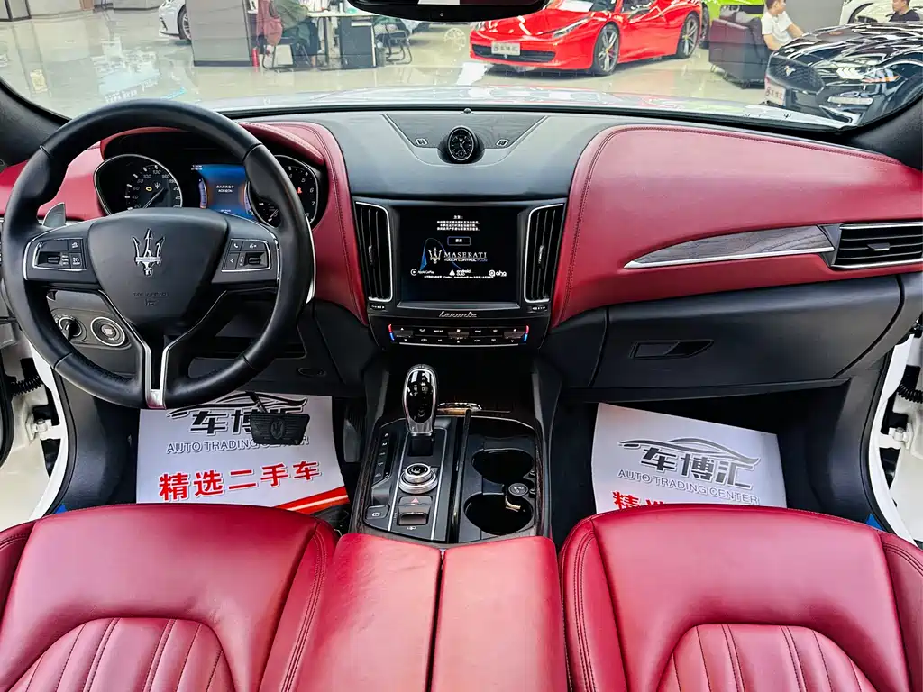 Maserati Levante 2017 — фото 14