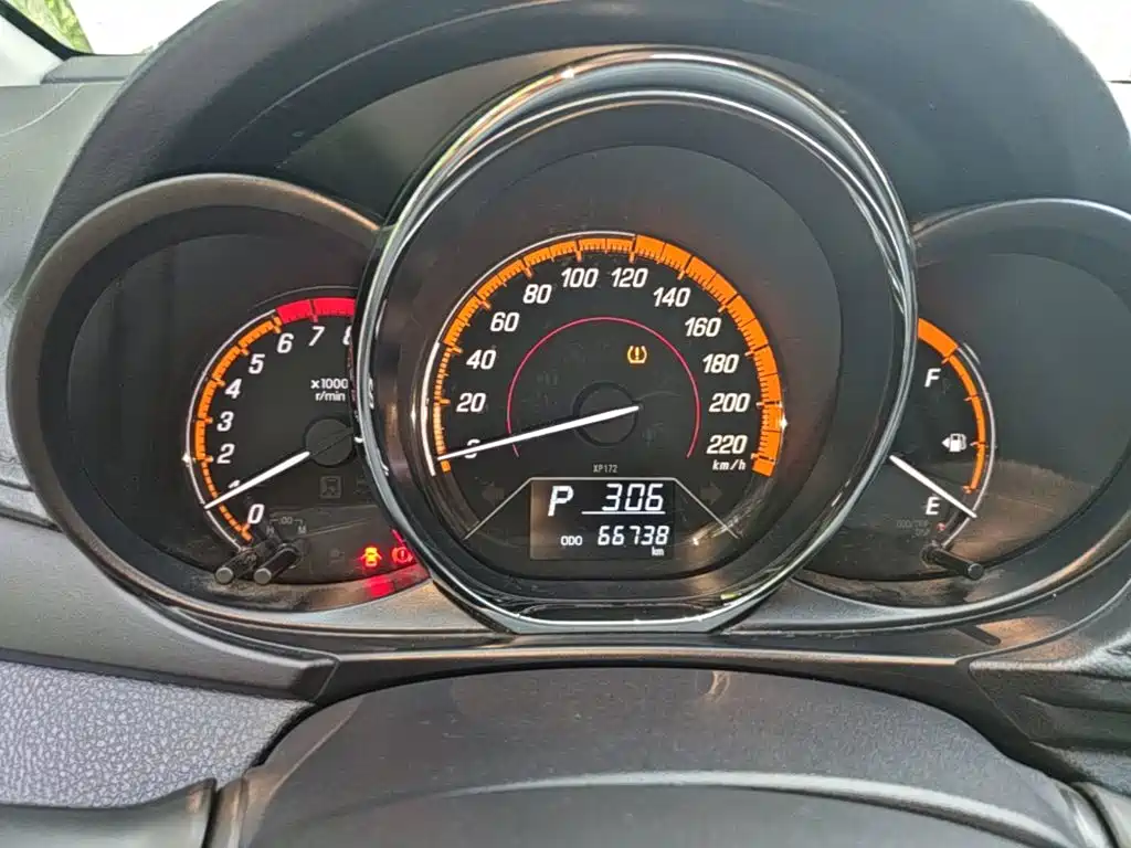 Toyota Yaris L 2022 — фото 12