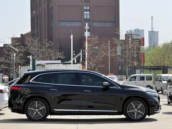 Mercedes-Benz EQS SUV 2023