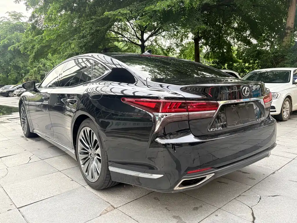 Lexus LS 2019 — фото 9