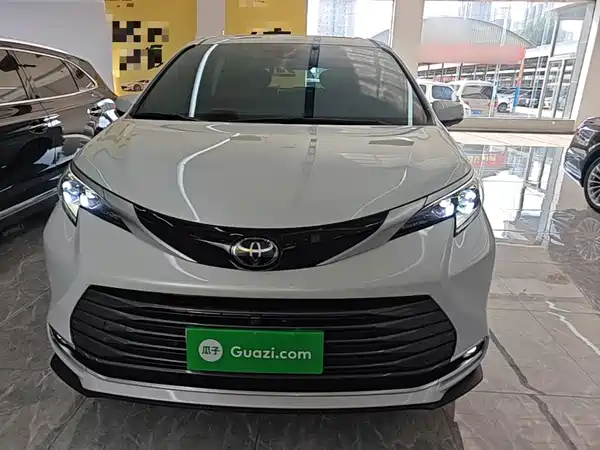 Toyota Sienna 2024