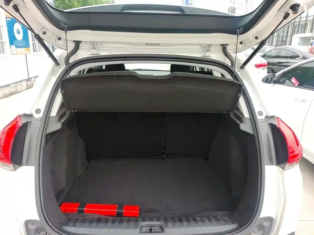 Peugeot 2008 2015 — фото 19