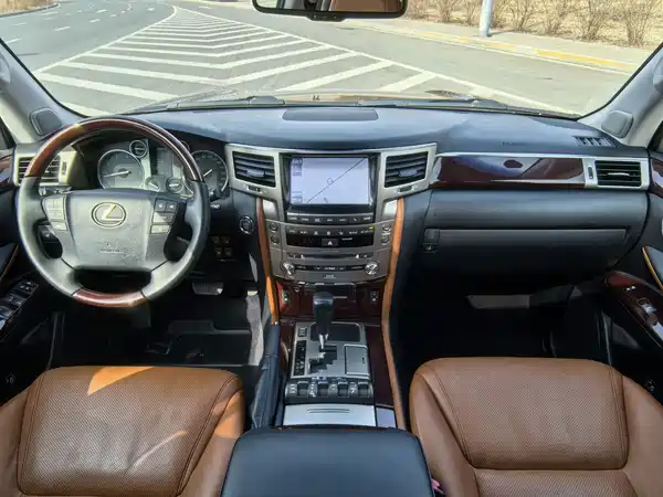 Lexus LX 2013