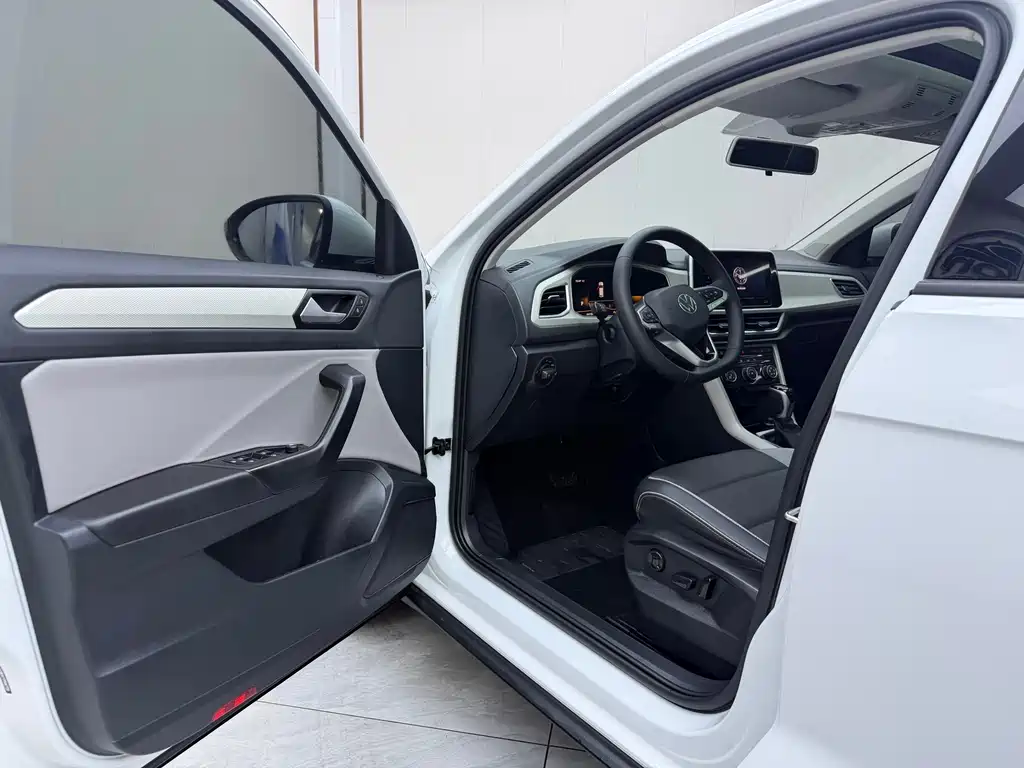 Volkswagen T-Roc 2023