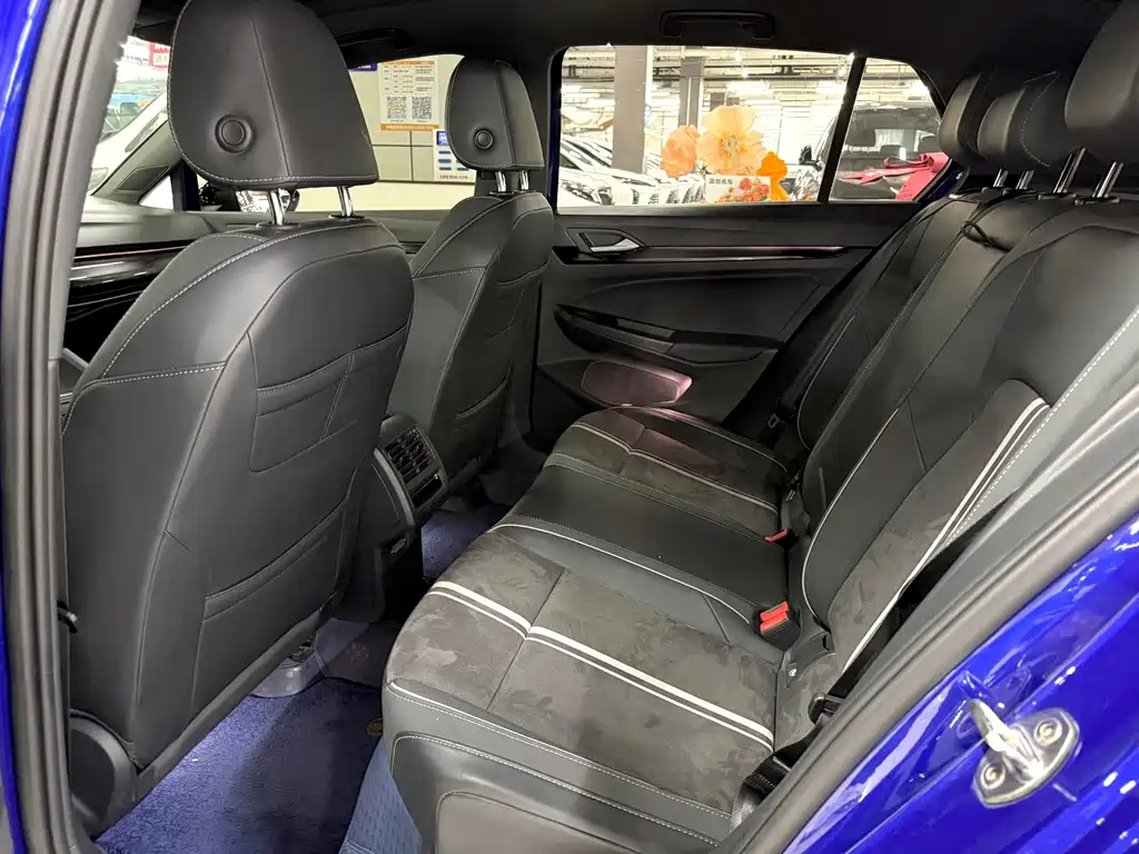 Volkswagen Golf 2023